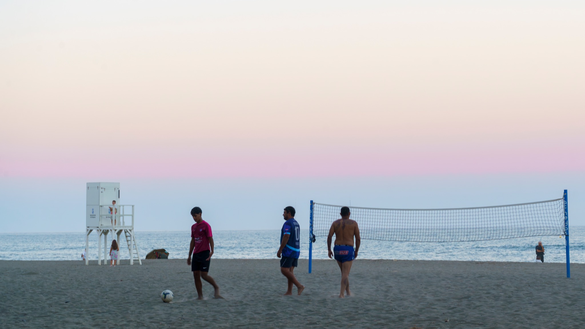 Strand en volleybal aan zee